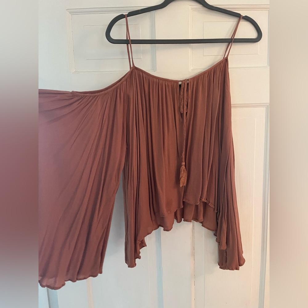 Very flowy sleeved shirt